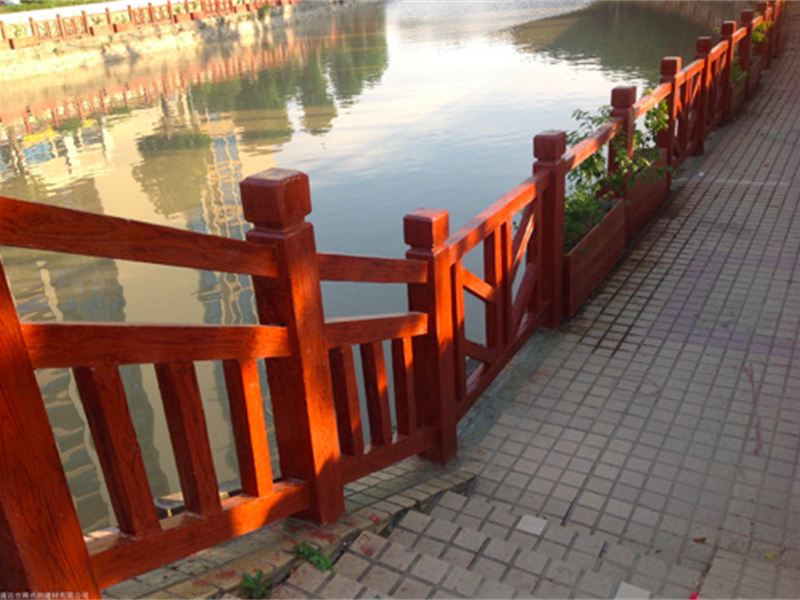 仿木欄桿相比于其他材質(zhì)欄桿有何優(yōu)勢